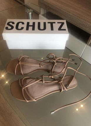 Нові шкіряні сандалі schutz 39 р