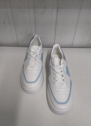 Кросівки жіночі білі з полосками.т-5656.
розміри:36-41.
ціна -700грн5 фото
