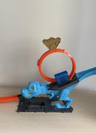 Hot wheels полювання ті-рекса 3