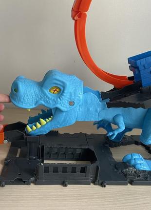 Hot wheels полювання ті-рекса 2