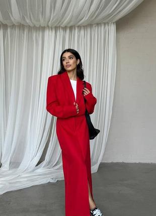 Классический трендовый костюм с длинной юбкой с разрезом и укороченным пиджаком