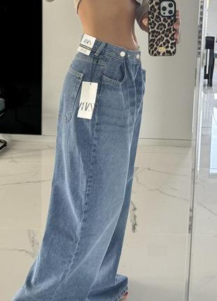 Синие джинсы zara с заклепками