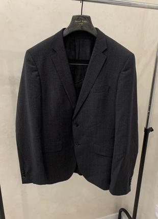 Клксический пиджак темно серый hugo boss мужской