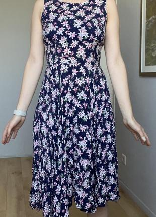 Приталенное платье в цветочек