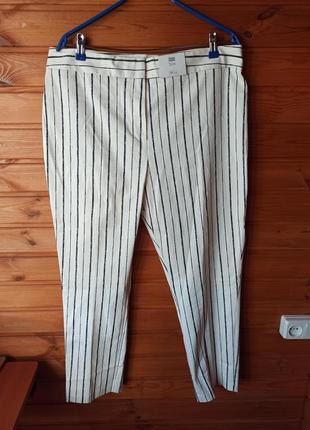Зауженные стрейчевые брюки в полоску из натуральной ткани
