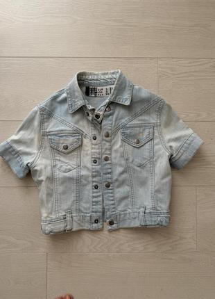 Укорочена джинсова курточка