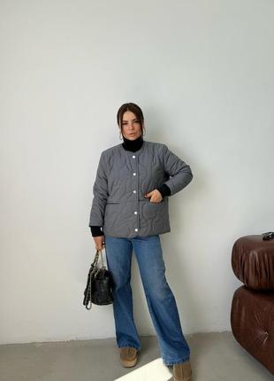 Женская серая стеганая куртка