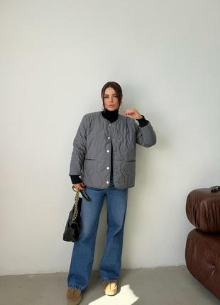 Женская серая стеганая куртка