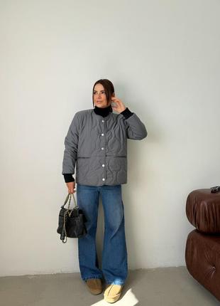 Женская серая стеганая куртка