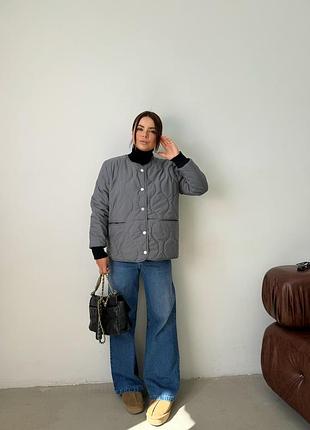 Женская серая стеганая куртка