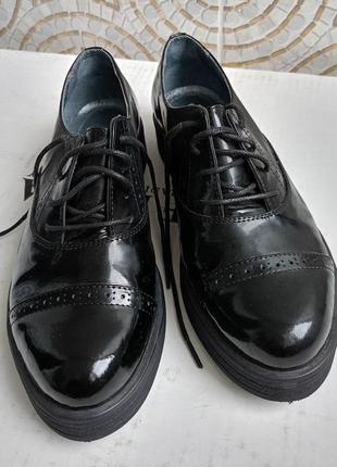 Туфлі жіночі шкіряні, чорний колір, бренд mida