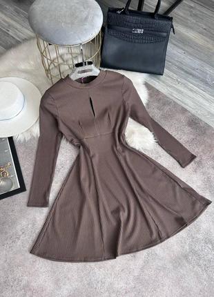 Женское платье в рубчик