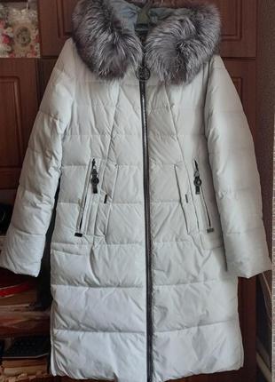 Пальто зимове,з хутром,в ідеальному стані.