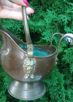 Кашпо , зольник из латуни с маскарунами и фарфор ручкой