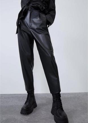 Брюки из матовой эко кожи от бренда new fashion, новые с бирками!3 фото