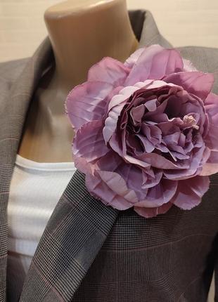 Фиолетовая брошь цветок, стильная брошь цветок