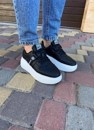 Качественные кроссовки