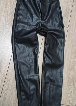 Кожаные брюки stradivarius3 фото