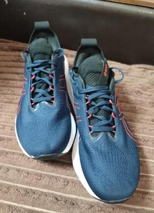 Кроссовки фирмы asics.