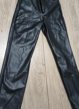 Кожаные брюки stradivarius4 фото