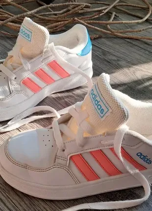 Кросівки adidas (р.32)