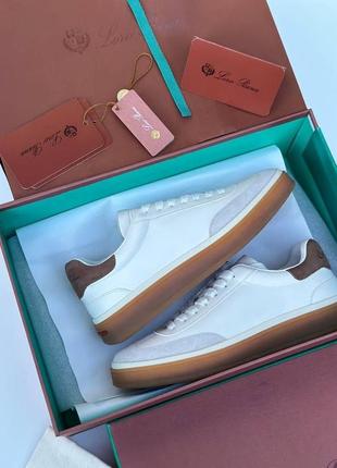 Жіночі кросівки