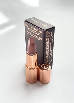 Матова помада charlotte tilbury matte revolution pillow talk (nude pink), 1.5 g1 фото