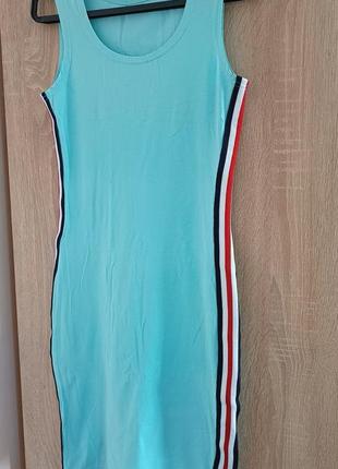 Спортивна, ніжно-блакитна, облягаюча сукня1 фото