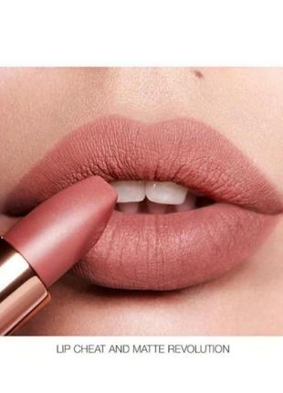 Матова помада charlotte tilbury matte revolution pillow talk (nude pink), 1.5 g3 фото