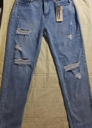 Джинсы mom fit рваные