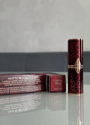 Помада charlotte tilbury hot lips колір pasty red повнорозмір 3.5г.  1шт6 фото