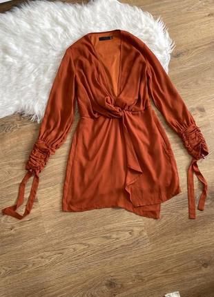 Платье из атласа оранжевое с запахом спереди misguided размер 405 фото