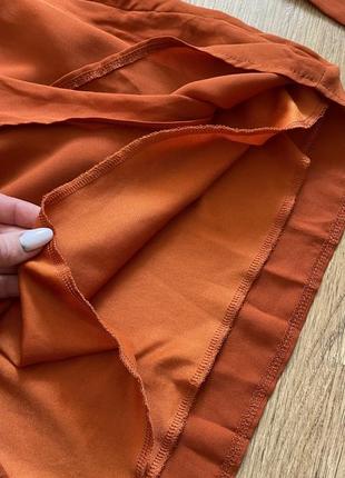 Платье из атласа оранжевое с запахом спереди misguided размер 408 фото