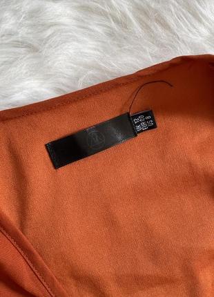 Платье из атласа оранжевое с запахом спереди misguided размер 409 фото