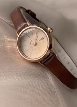 Часы наручные женские кварцевые