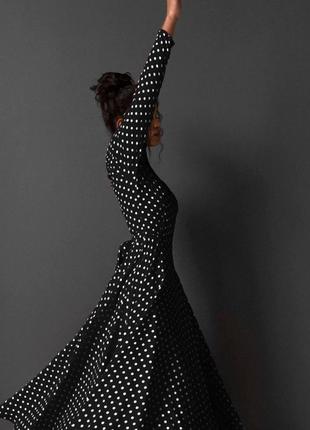 Очаровательное платье в горошек на запах