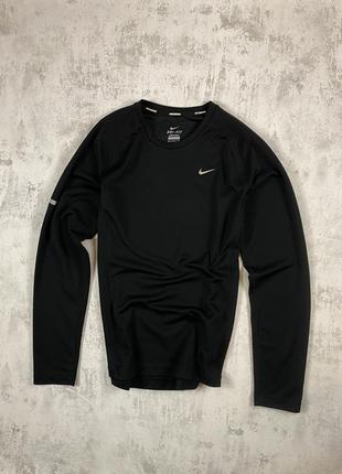 Стильна чорна кофта nike running з рефлективними вставками – виділяйся в натовпі