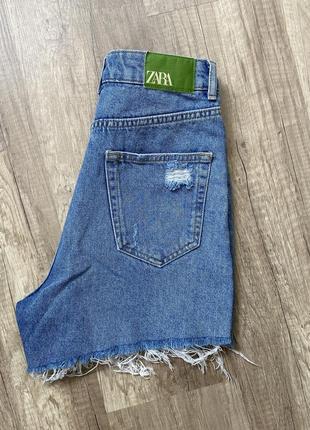 Трендовые синие джинсовые короткие шорты бермуды с рваностями zara, p.s4 фото