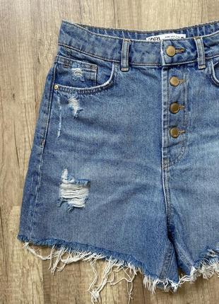 Трендовые синие джинсовые короткие шорты бермуды с рваностями zara, p.s2 фото