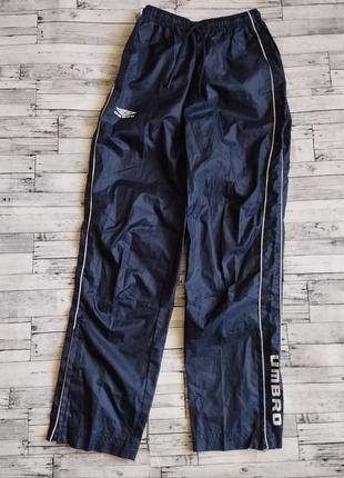 Детские трекинговые штаны umbro . 134 см. плащевка. винтаж. /спортивные штаны umbro