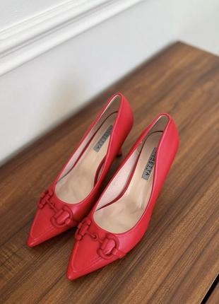 Туфлі червоні