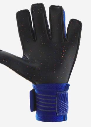 Детские вратарские футбольные перчатки размер 6 kipsta viralto shielder красно-синий