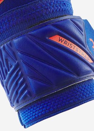 Детские вратарские футбольные перчатки размер 6 kipsta viralto shielder красно-синий