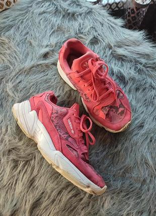 Кроссовки адидас