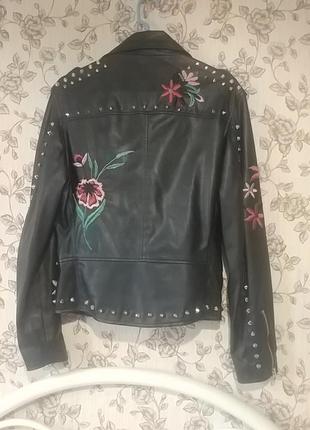 Косуха h&m skinny екошкіра з вишивкою та шипами4 фото