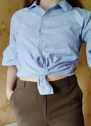 Стильна, в синьо-білу полоску сорочка, на гудзиках, з рюшами, майже нова