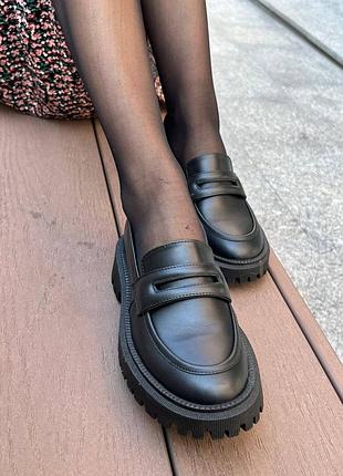 Лоферы женские кожаные черные