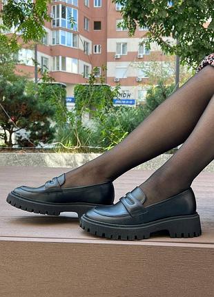Лоферы женские кожаные черные