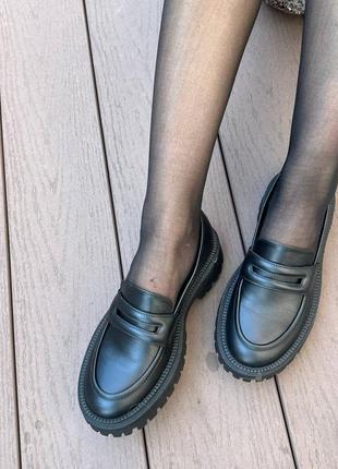 Лоферы женские кожаные черные