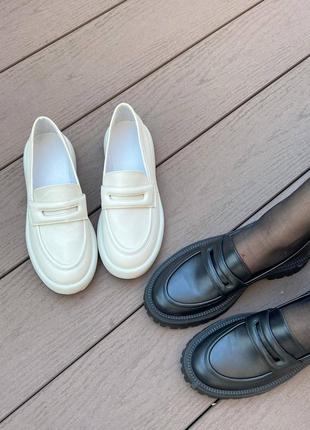 Лоферы женские кожаные черные